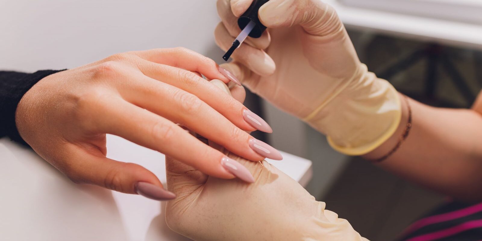 huong-dan-cach-son-mong-tay-1